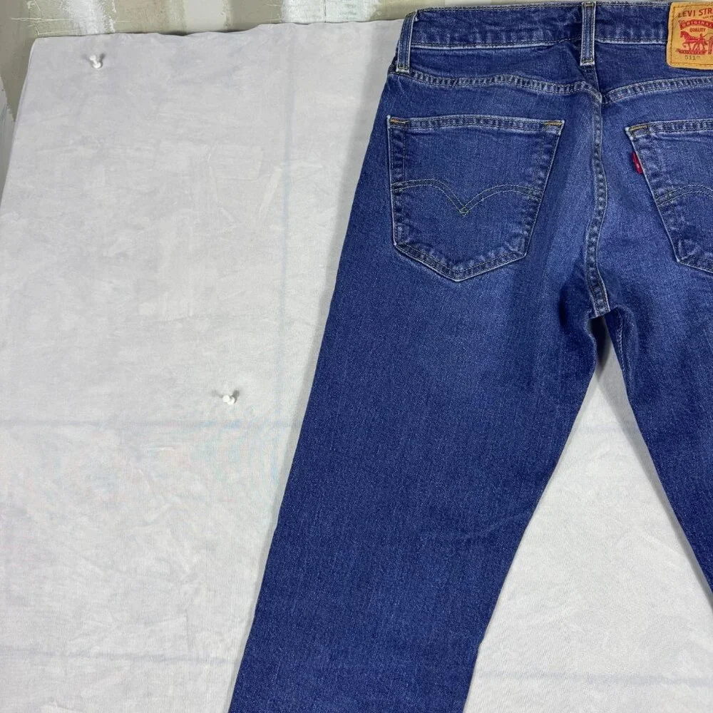 Levi's 511 Men's Straight Leg Jeans Blue Denim Slim Fit Zip Fly 5-Pocket W30 L32